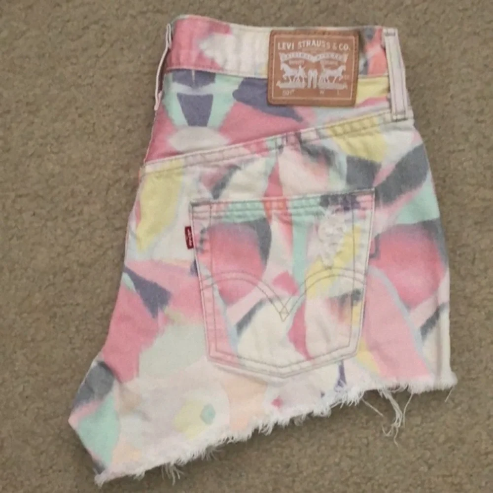 Levi's 501 Rare Button Fly Distressed Cut-Off Raw Hem Grunge Tie Dye Shorts - Picture 5 of 16